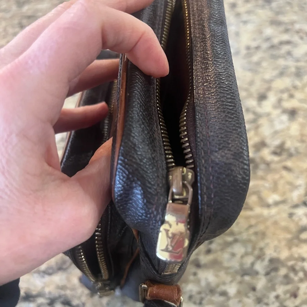 Vintage Louis Vuitton Amazone Monogram Crossbody Bag - Picture 4 of 9